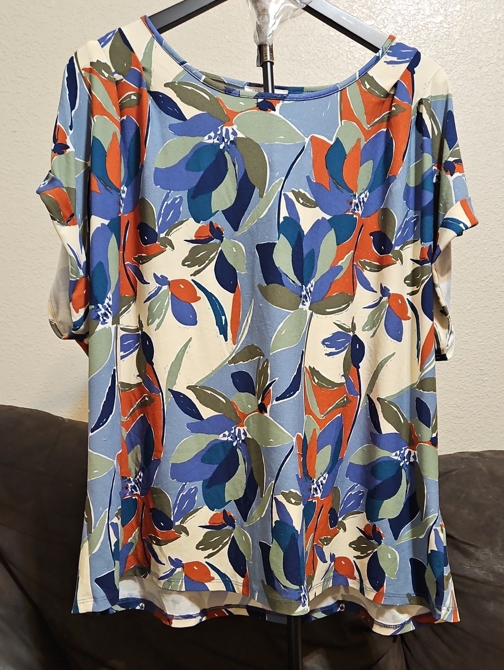 Floral Short-Sleeve Tee in Blue, Cream and Green